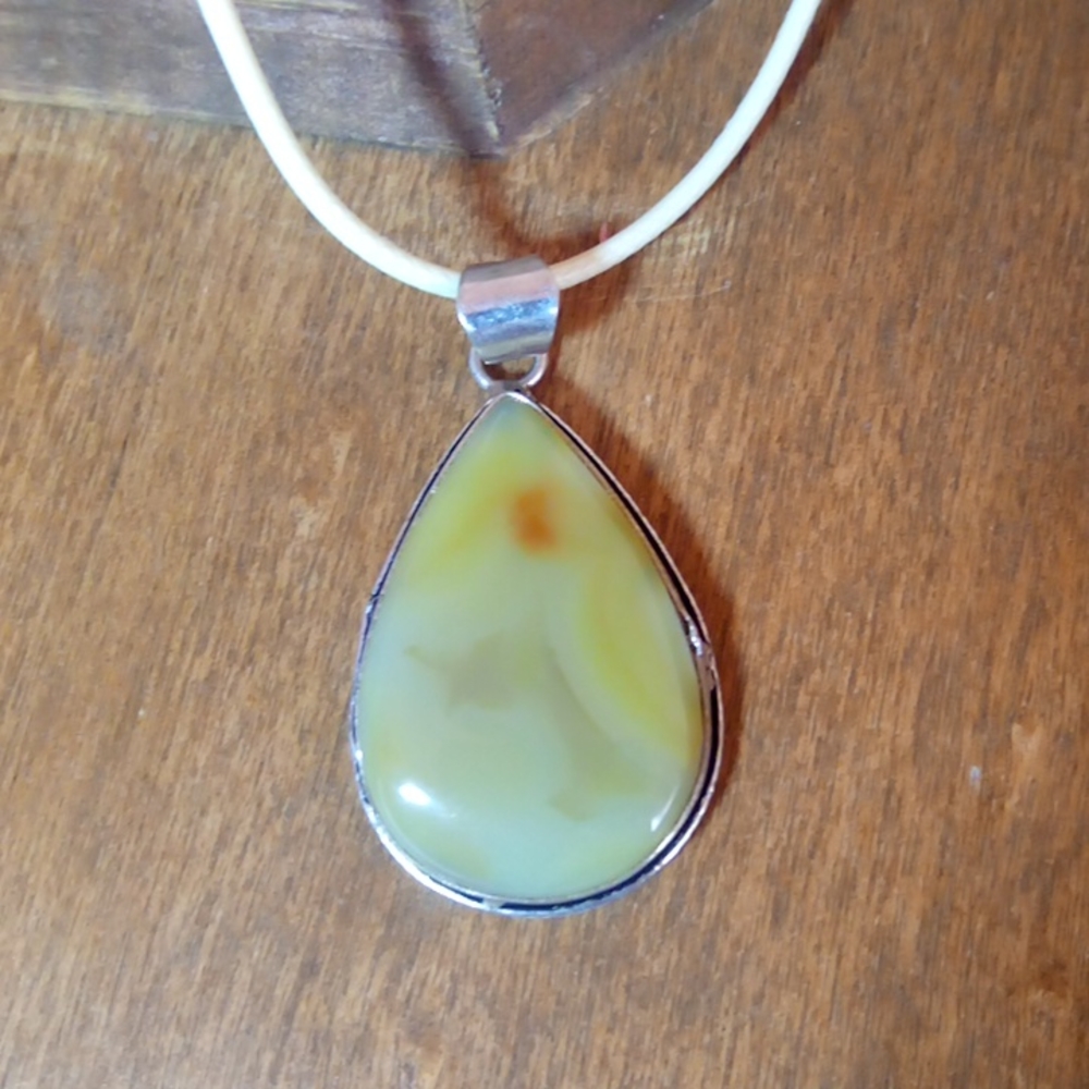 New Yellow Botswana lace agate Teardrop pendant. Never worn - 1.6”.